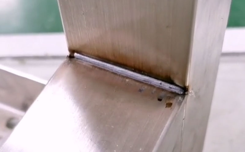 手持激光焊接機焊不銹鋼廚具支架，這么簡單？